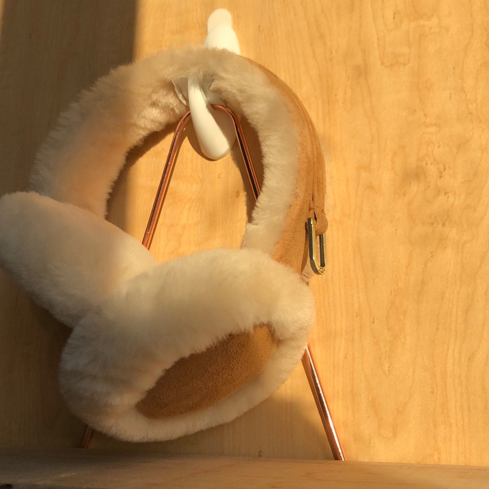 UGG LIKE NEW EAR MUFFS & UGG PURSE